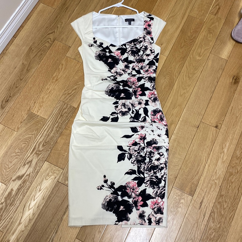 Le Chateau beautiful Ruched floral dress
